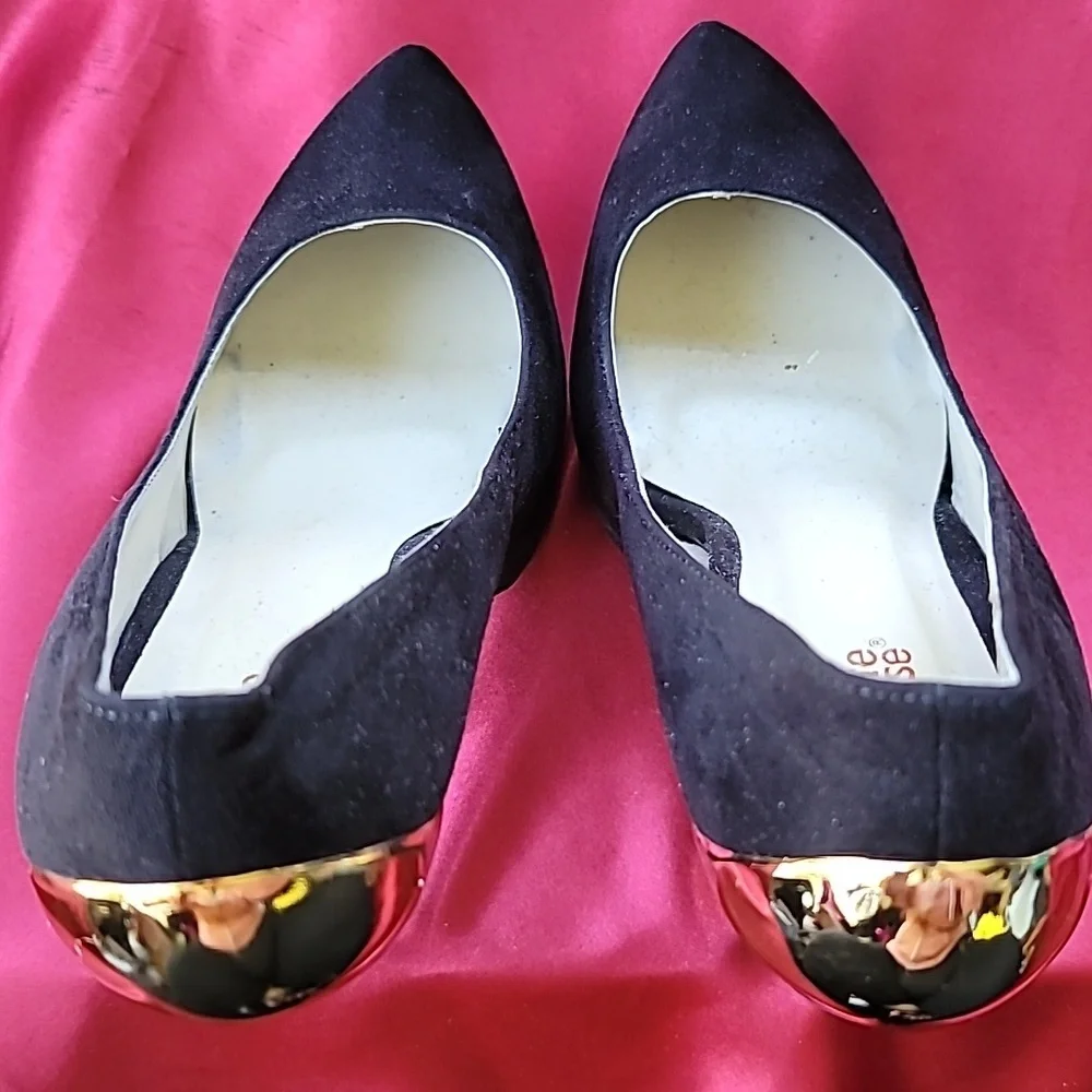 CHARLOTTE RUSSE sz9 suede platform stiletto with gold accents